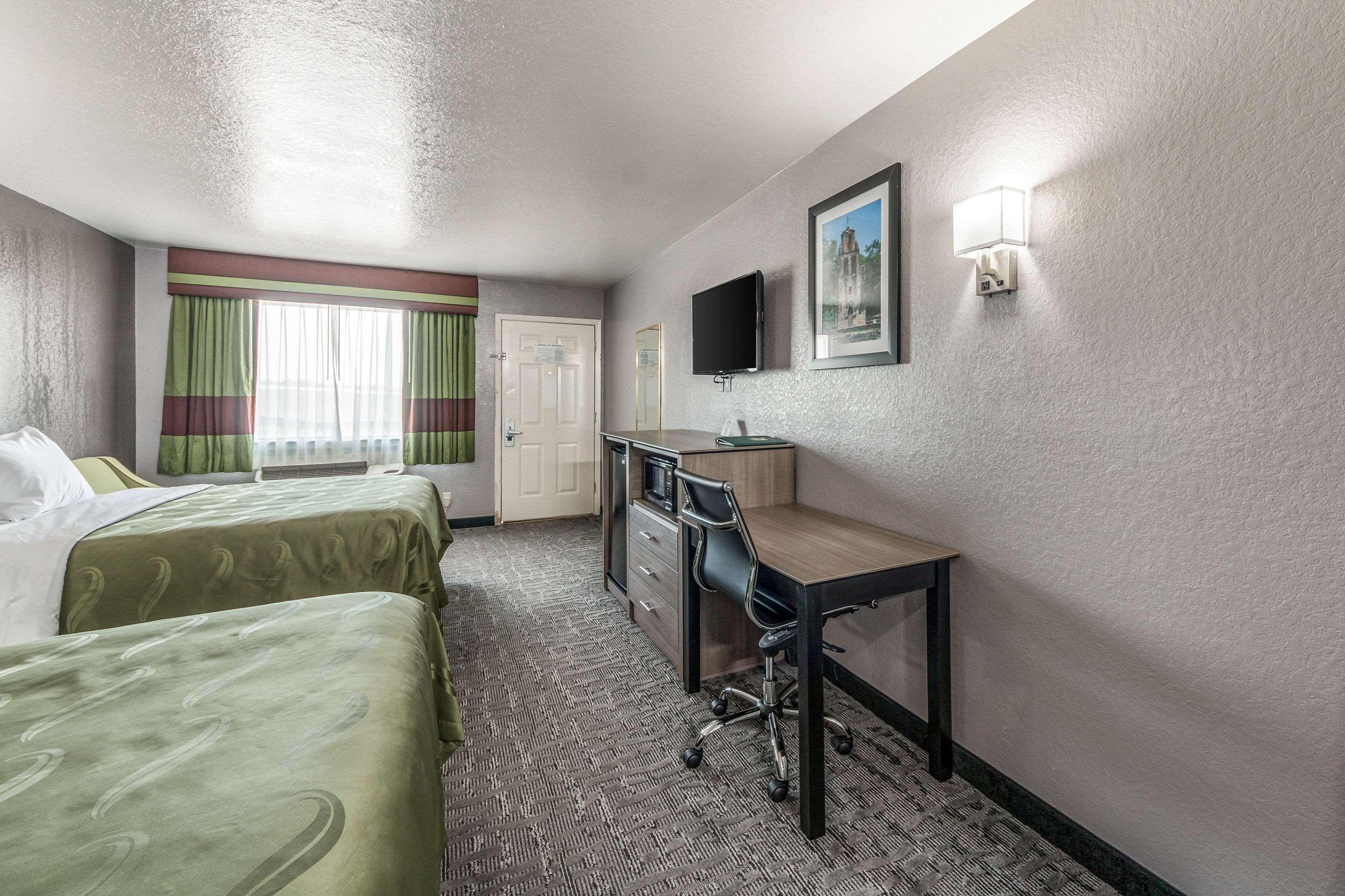 Quality Inn I-10 East Near Frost Bank Center San Antonio Bagian luar foto
