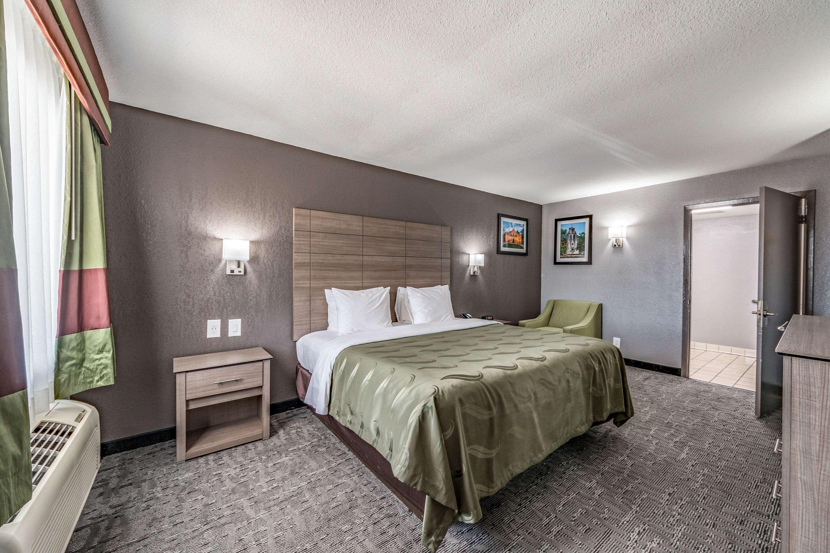Quality Inn I-10 East Near Frost Bank Center San Antonio Bagian luar foto