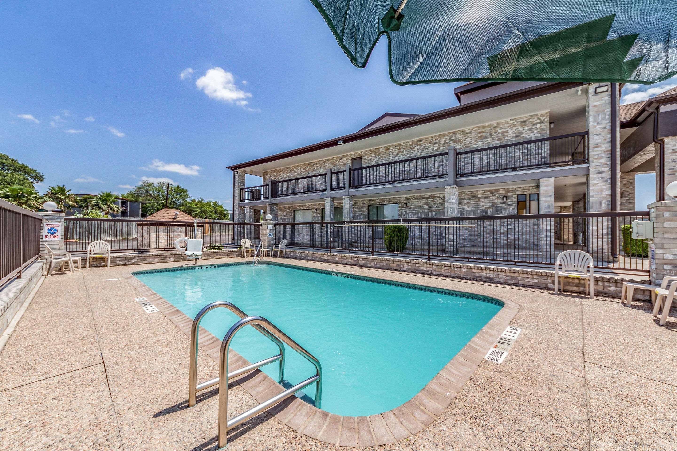 Quality Inn I-10 East Near Frost Bank Center San Antonio Bagian luar foto