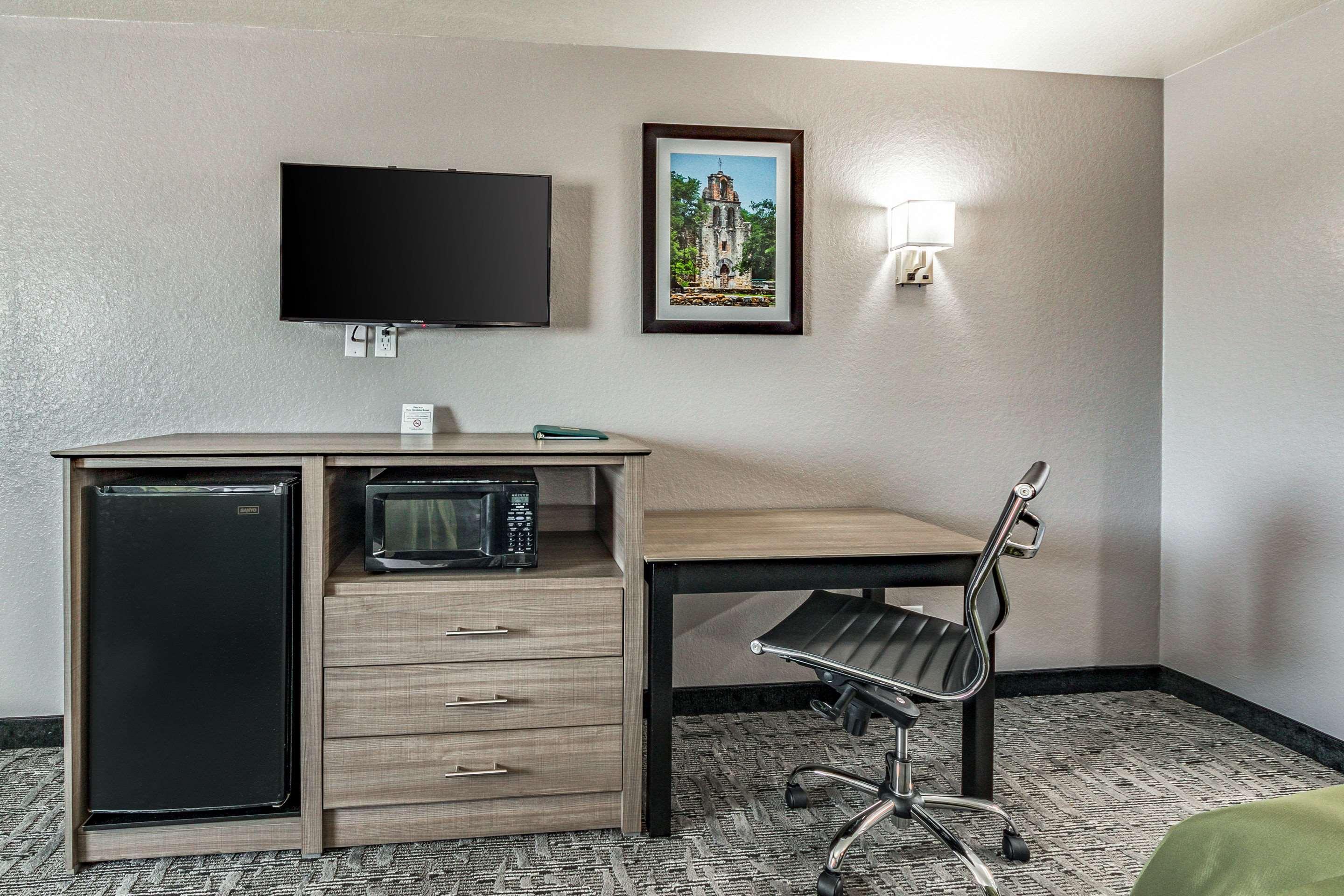 Quality Inn I-10 East Near Frost Bank Center San Antonio Bagian luar foto