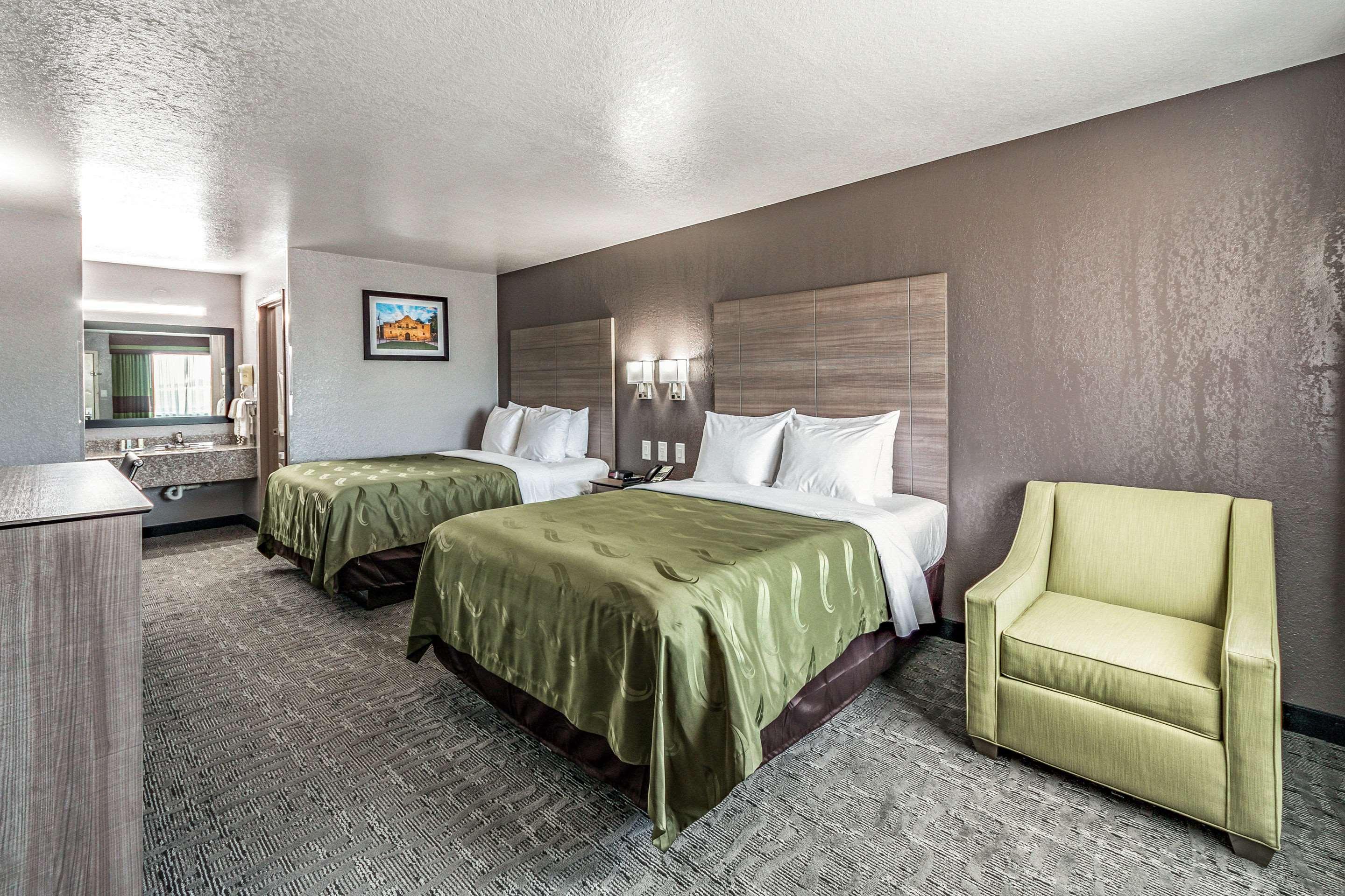 Quality Inn I-10 East Near Frost Bank Center San Antonio Bagian luar foto