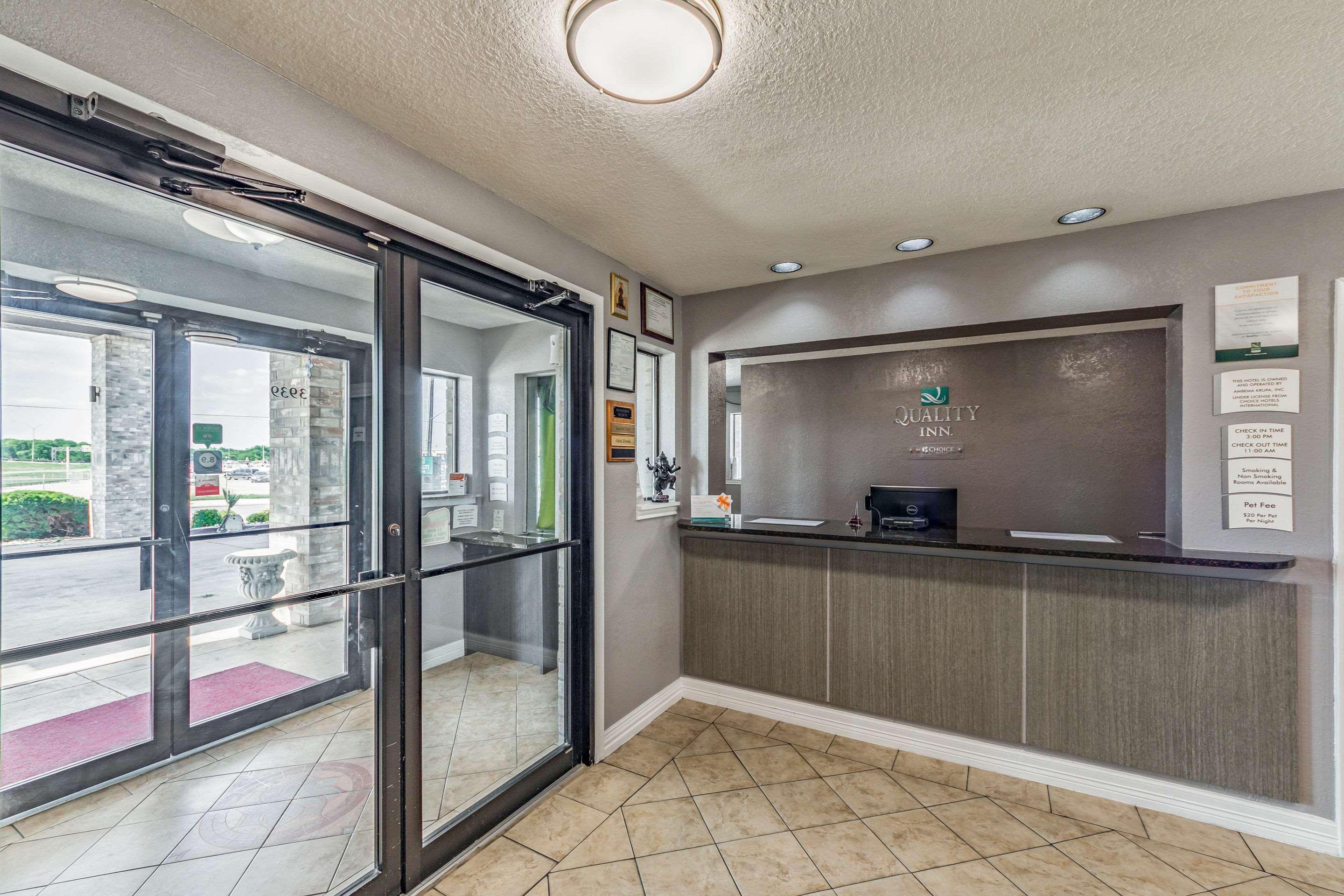 Quality Inn I-10 East Near Frost Bank Center San Antonio Bagian luar foto