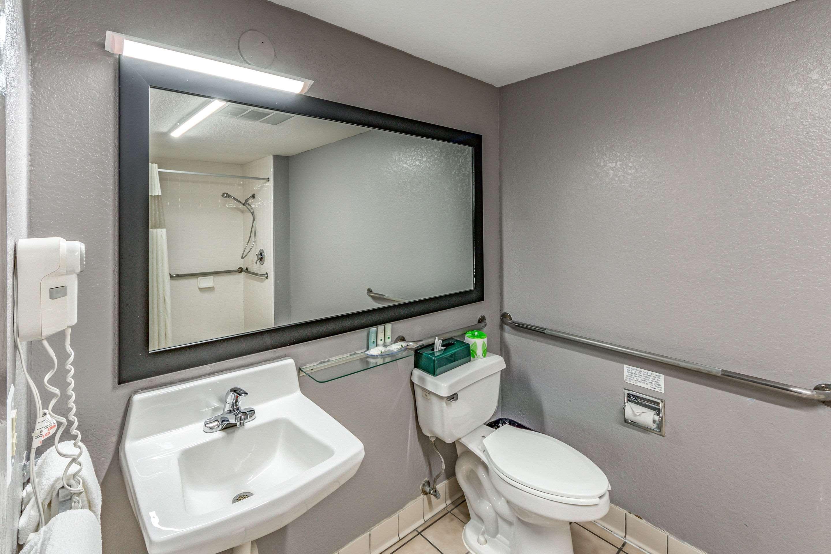 Quality Inn I-10 East Near Frost Bank Center San Antonio Bagian luar foto