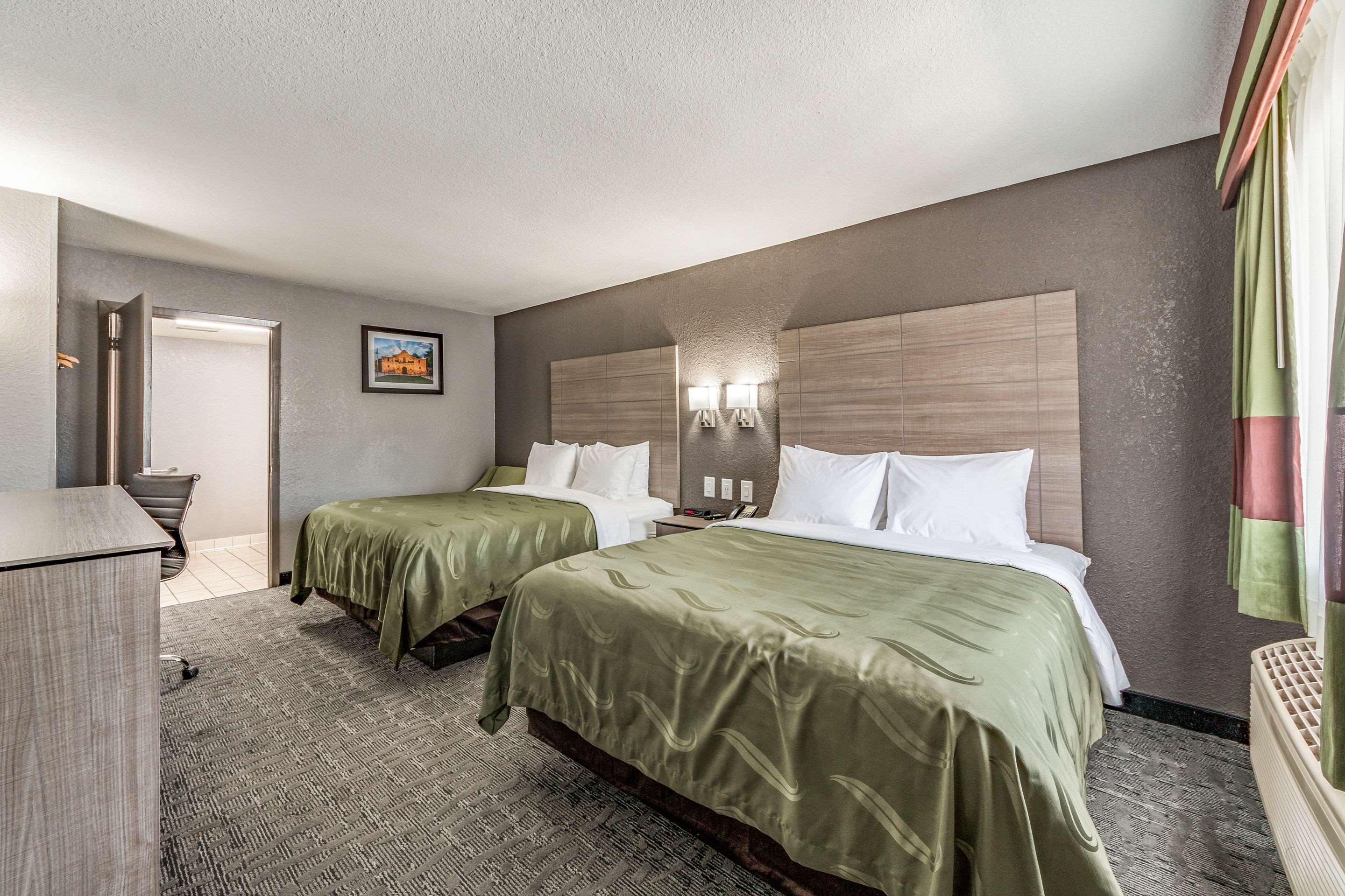 Quality Inn I-10 East Near Frost Bank Center San Antonio Bagian luar foto