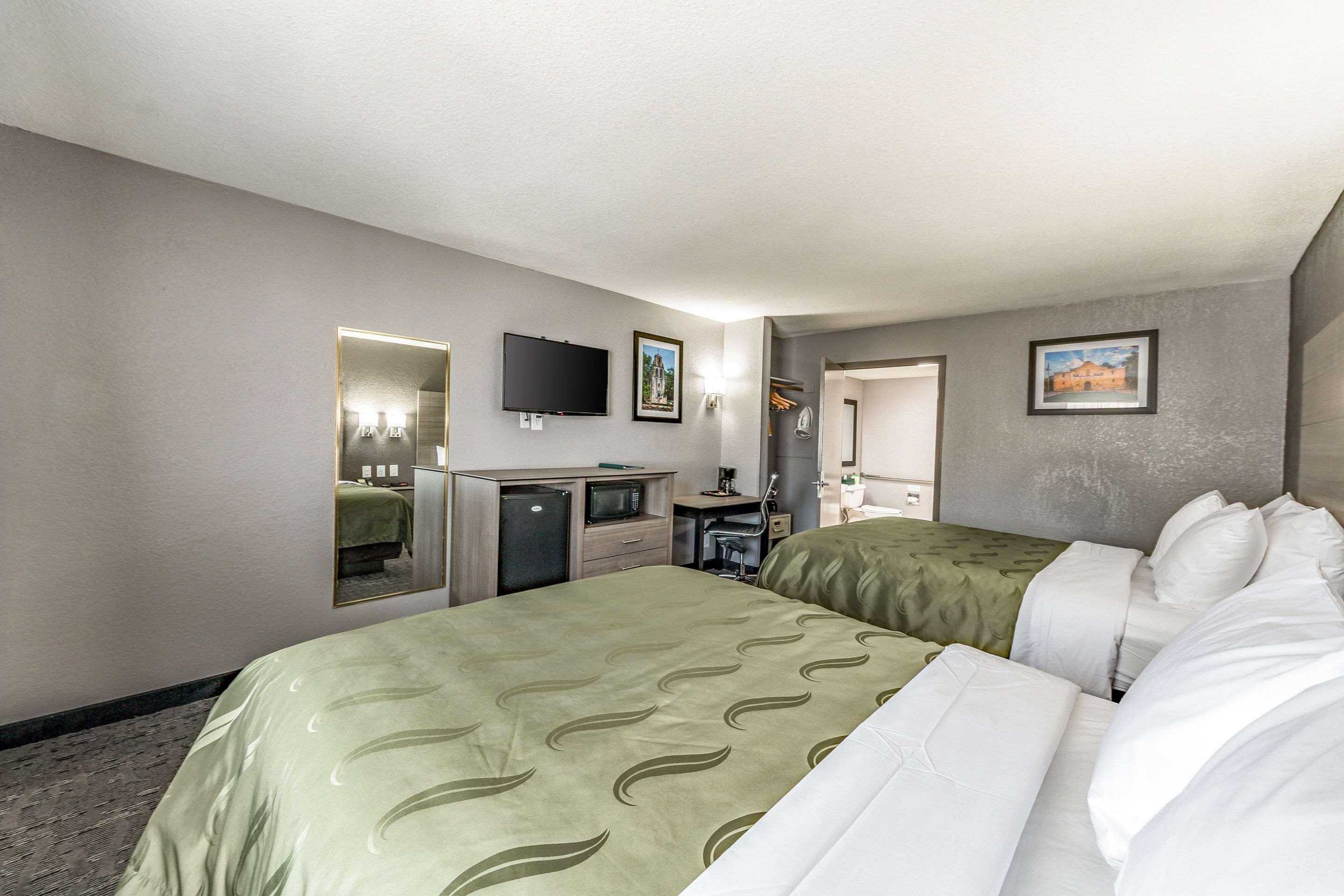 Quality Inn I-10 East Near Frost Bank Center San Antonio Bagian luar foto