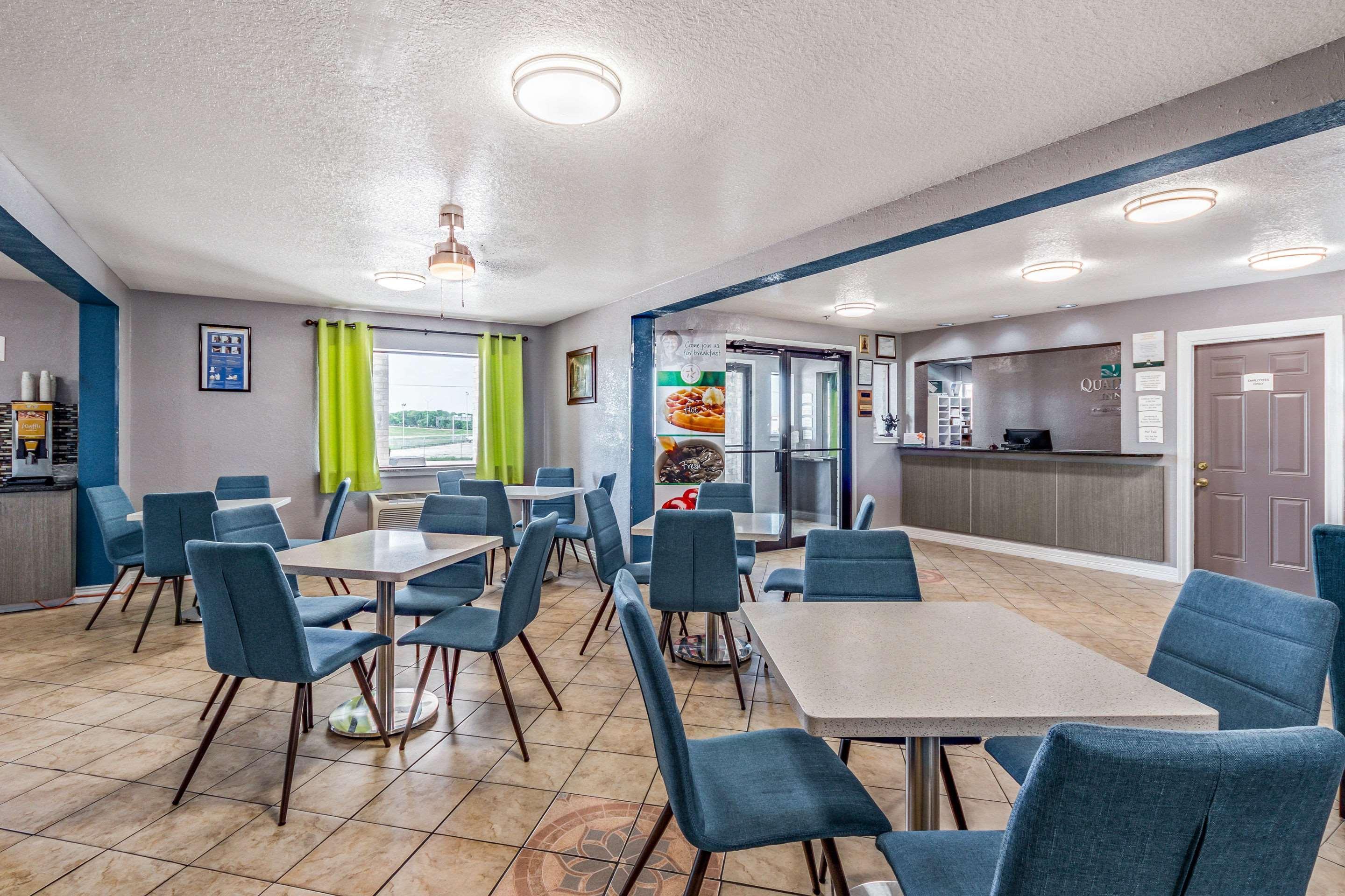 Quality Inn I-10 East Near Frost Bank Center San Antonio Bagian luar foto