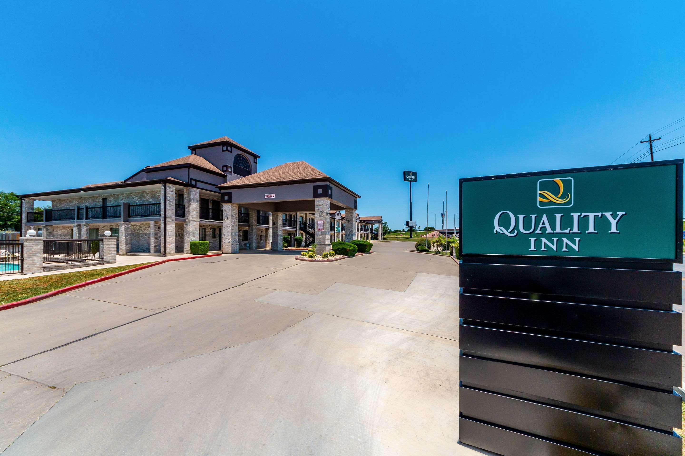 Quality Inn I-10 East Near Frost Bank Center San Antonio Bagian luar foto