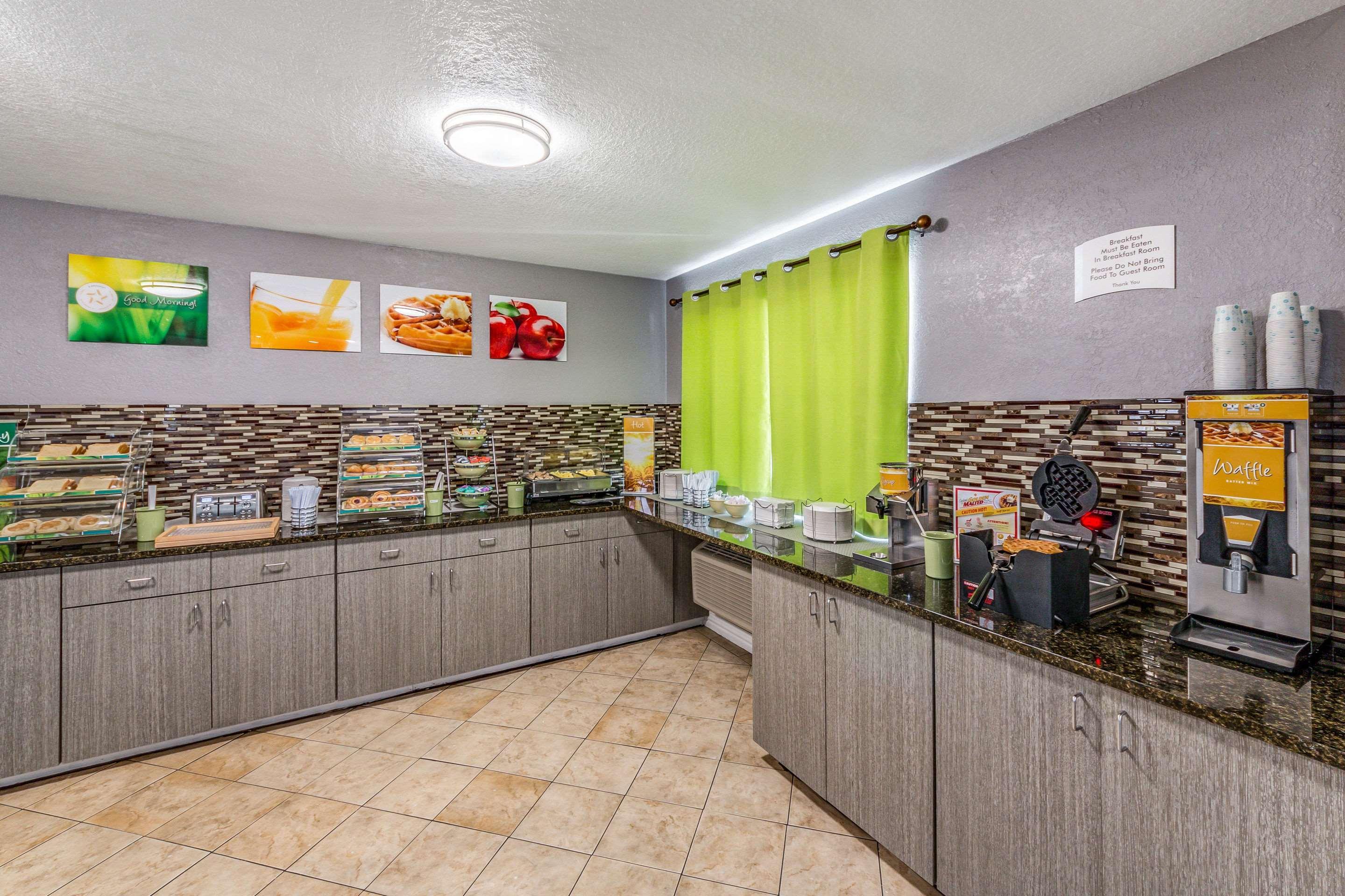Quality Inn I-10 East Near Frost Bank Center San Antonio Bagian luar foto