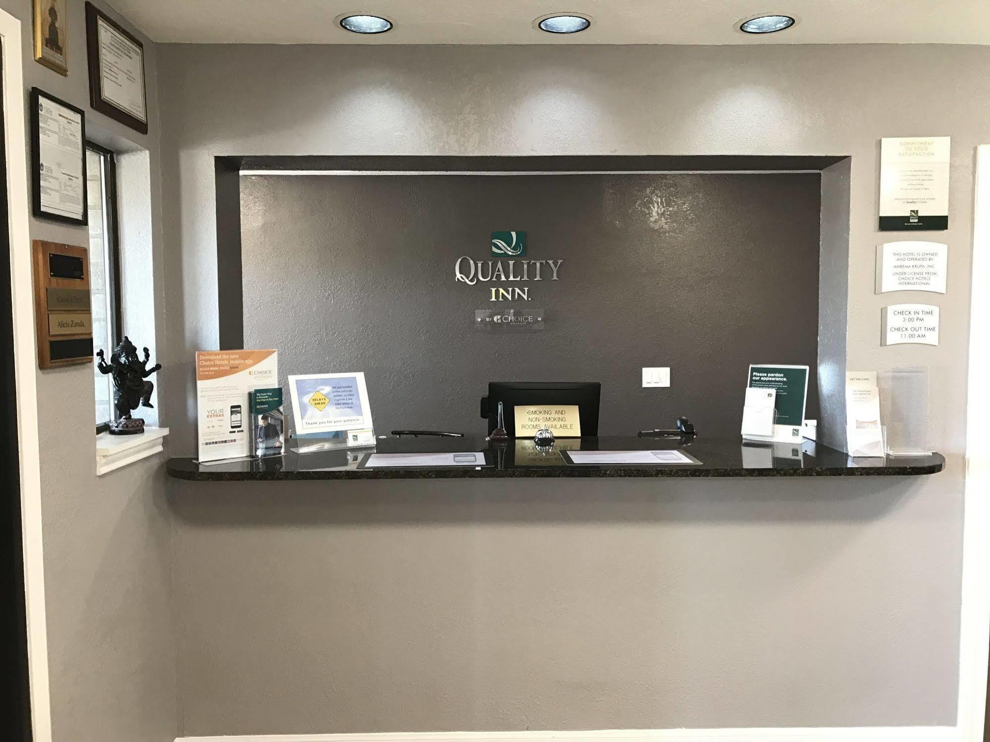 Quality Inn I-10 East Near Frost Bank Center San Antonio Bagian luar foto